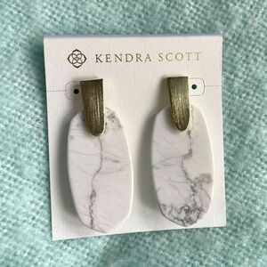 Kendra Scott Marble Gold Howlite Aragon Drop Stud Earrings White Gray Oval